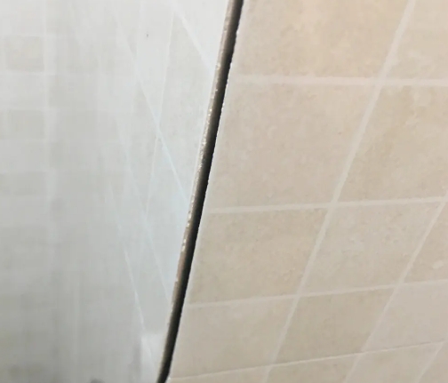 盂县瓷砖空鼓维修公司分享阳台瓷砖脱落的修复过程可以分为以下几个步骤