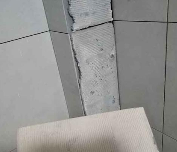 盂县瓷砖空鼓维修公司分享下厨房瓷砖脱落的补救措施。